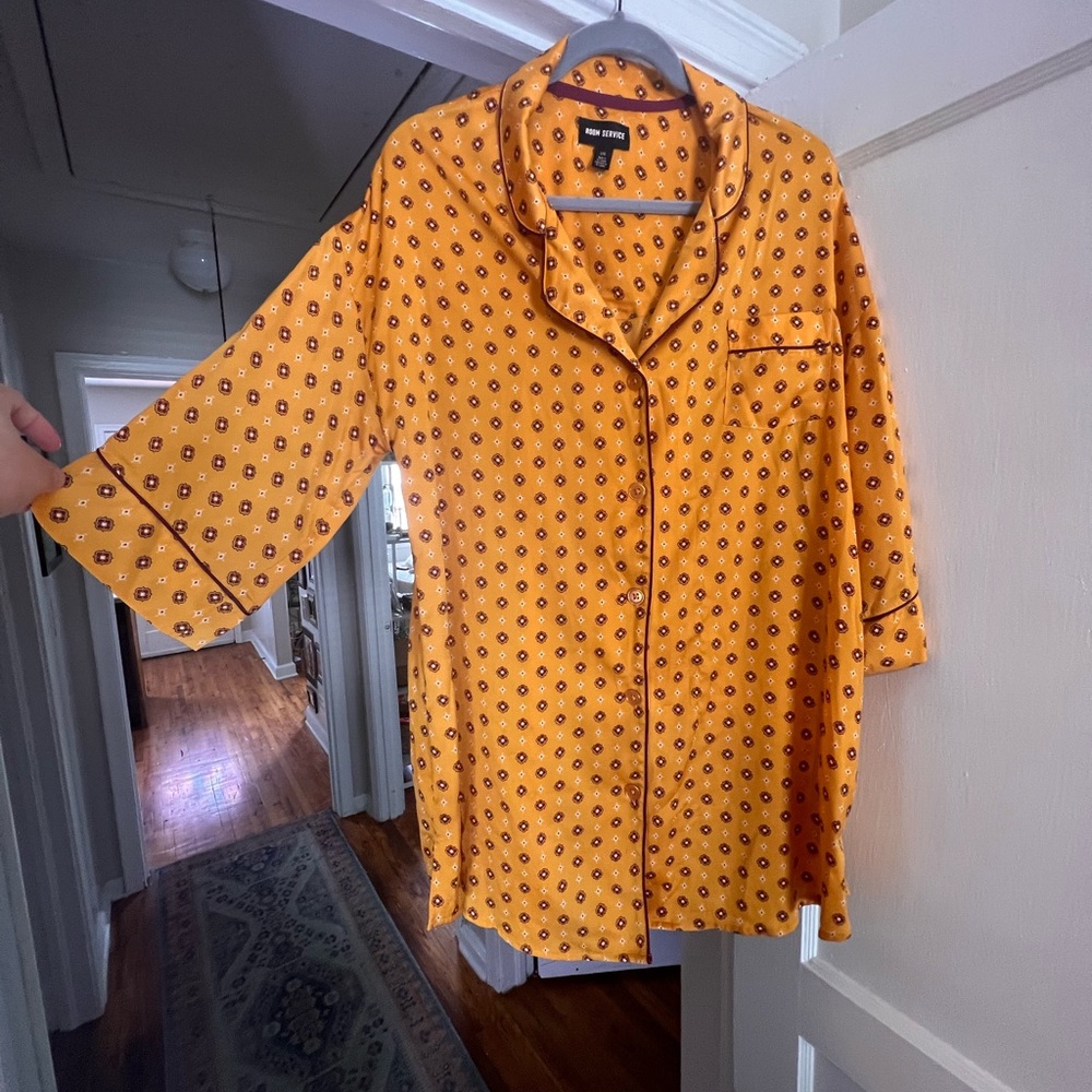 Room Service polyester button up blouse. Size L.